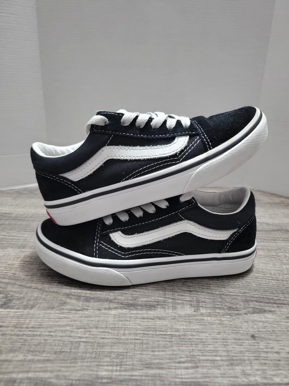 Vans Kids Black and White Low-Top Skate Shoes Size 1